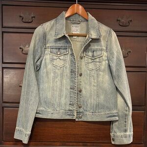 Old Navy Women's Faded Blue Jean Jacket